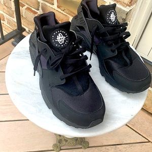 All Black Air Huarache, barely used, size 12 1/2